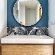 lavabo-miroir-rond-faïence-motif-végétal