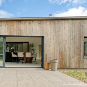 extension-bardage-bois-baie-sur-cuisine